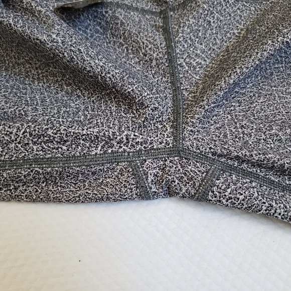 Lululemon Train Times Crop (17") Legging Fractal Alpine White Black / Black Sz 6 - Picture 6 of 9